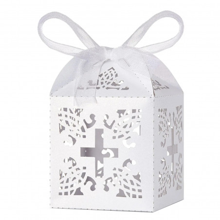 Cajita blanca troquelada con cruz y cierre de lazo blanco