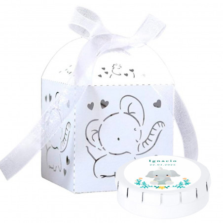 Caramelos sin azúcar en caja metálica con adhesivo diseño elefante presentado en elegante caja para detalles de bautizo