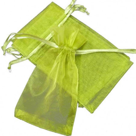 Vela aromática en lata personalizada con adhesivo y presentada en bolsa de organza