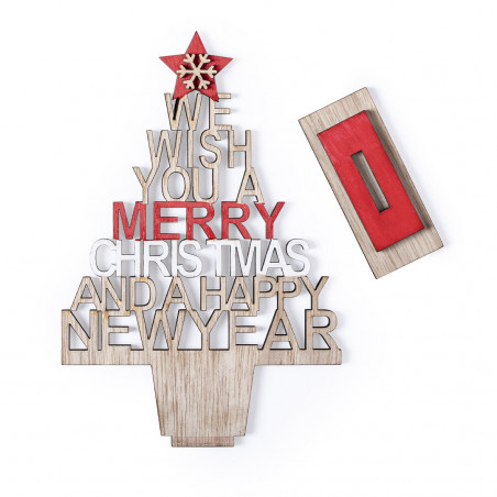 Arbolito de navidad pequeño sobre mesa presentado en caja de cartón cuadrada