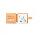 Estuche con hojas y lápices para colorear con adhesivo superhéroes para regalar
