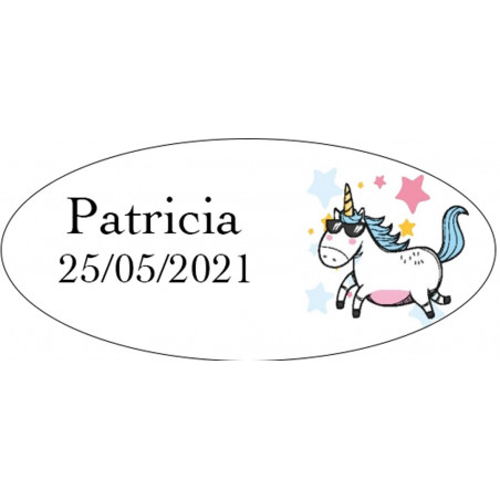 Llavero de unicornio en sobre rosa con adhesivo personalizable para detalle infantil