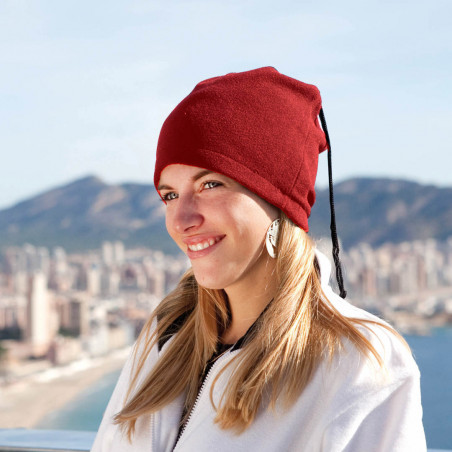 Braga polar roja en bolsa de asas largas con etiqueta personalizada con adhesivo de navidad