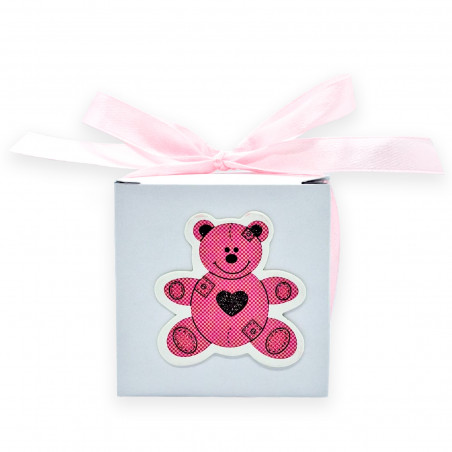 Peladillas de colores pastel en caja con oso rosa y adhesivo personalizado para bautizo niña