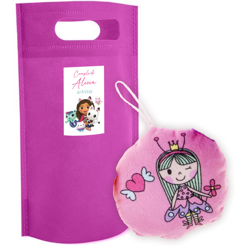 Cojín redondo infantil de princesas en surtido en bolsa decorativa rosa y adhesivo para personalizar de gaby y sus amigos