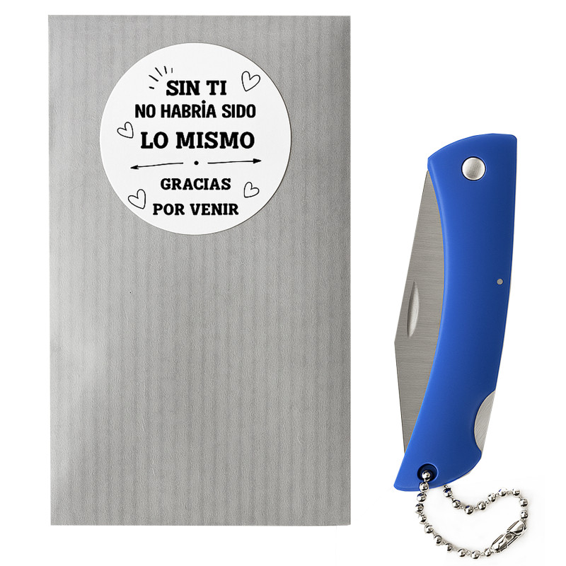 Navaja azul con sobre kraft y adhesivo de agradecimiento