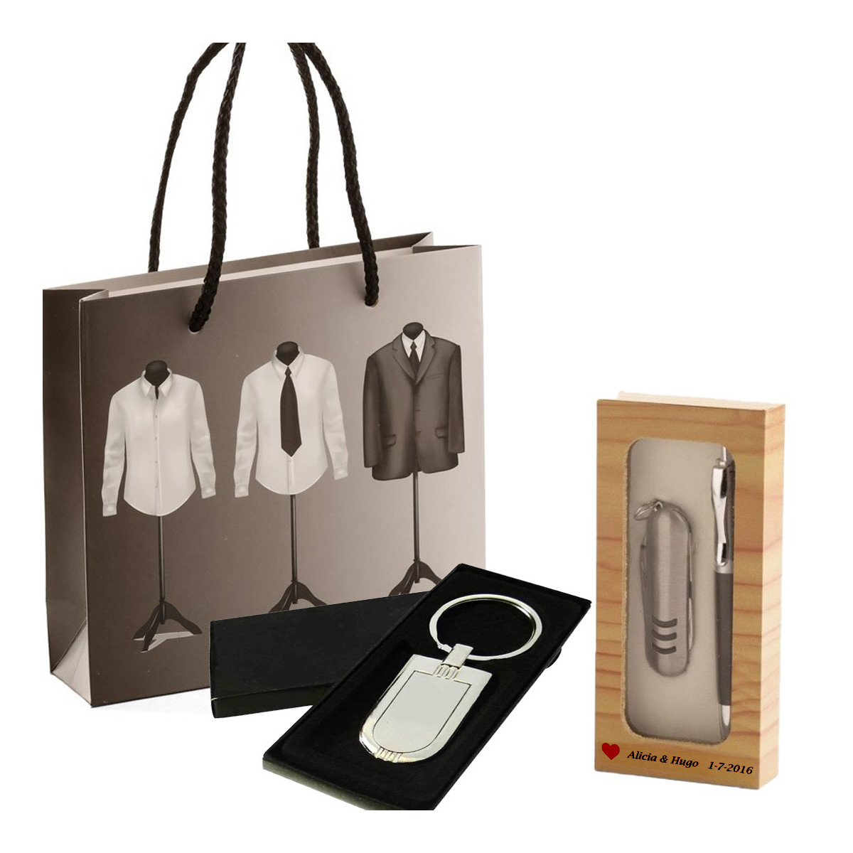 Llavero personalizado con nombre de los novios y set de bolígrafo con navaja presentados en bolsa boda
