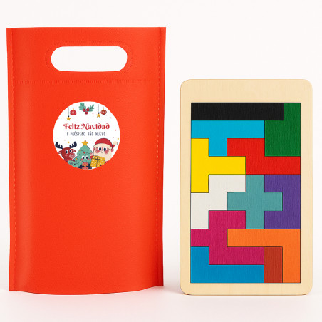 Tetris de madera con piezas de colores en bolsa roja 13x17 y adhesivo de papá noel y amigos para regalar en navidad