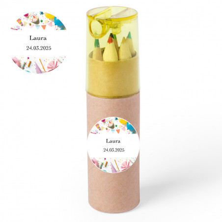 Estuche amarillo con lápices de colores y sacapuntas personalizado para detalles