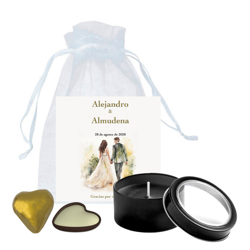 Vela aromática en lata negra y bombón de chocolate con tarjeta personalizada en bolsa organza para detalle de bodas