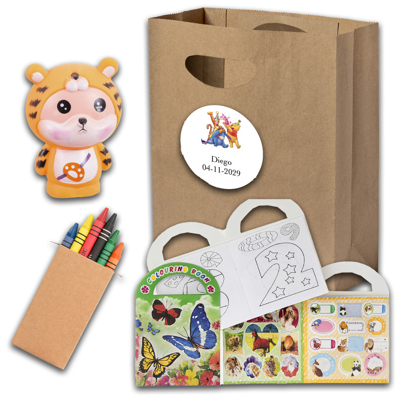 Winnie the Pooh detalle educativo infantil con actividades para colorear y jugar