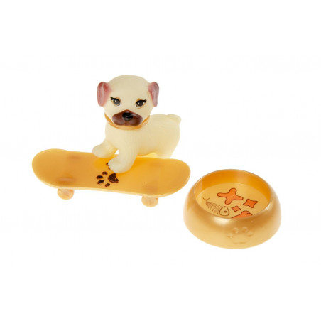 Perrito pequeño con accesorios para juegos infantiles